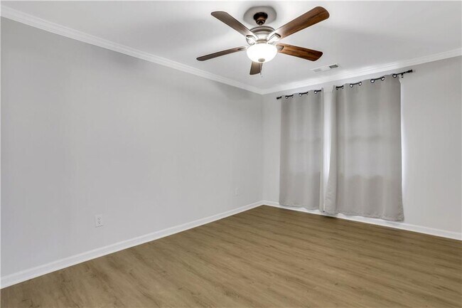 Building Photo - 3436 Pinehill Dr