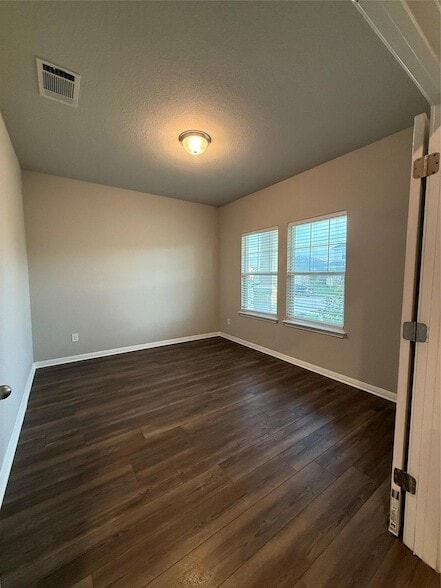 Building Photo - 104 Osier Pass