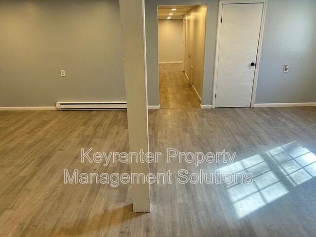 Building Photo - 17 White Oak Dr