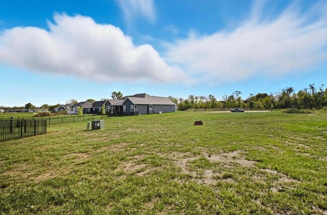 Building Photo - 557 Cannondale Ave