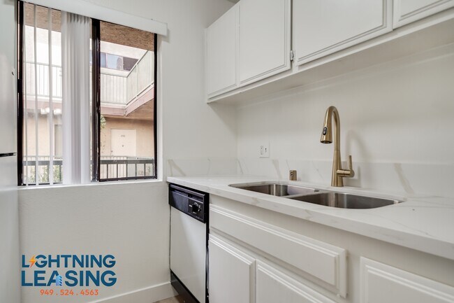 Building Photo - 6827 Whitsett Ave