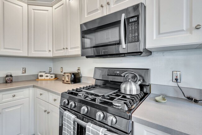 Building Photo - Beautiful Home in Desirable Ardsley Park