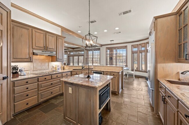 Building Photo - 208 Highpoint Cir