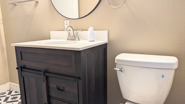 Building Photo - 5042 Mardel Ave