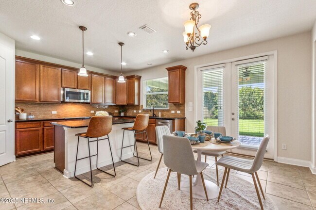 Building Photo - 11470 Glenlaurel Oaks Cir