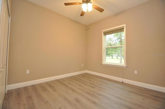 Building Photo - 11 Ullynn Pl