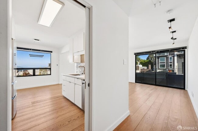 Building Photo - 1831 Grant Ave