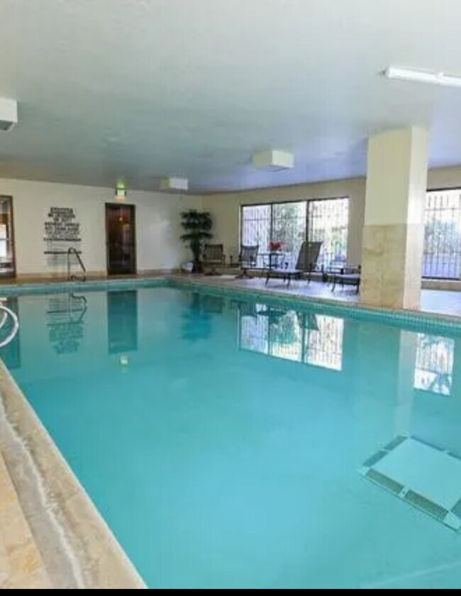 Primary Photo - 245 N Vine St