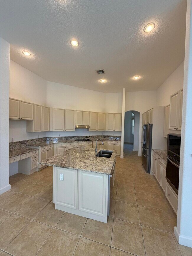 Building Photo - 10440 Cypress Lakes Preserve Dr