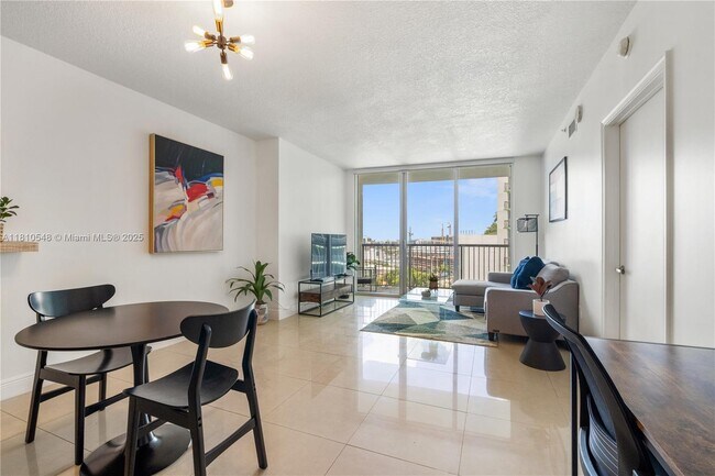 Building Photo - 1750 N Bayshore Dr
