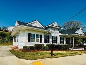 Building Photo - 9 Victory St