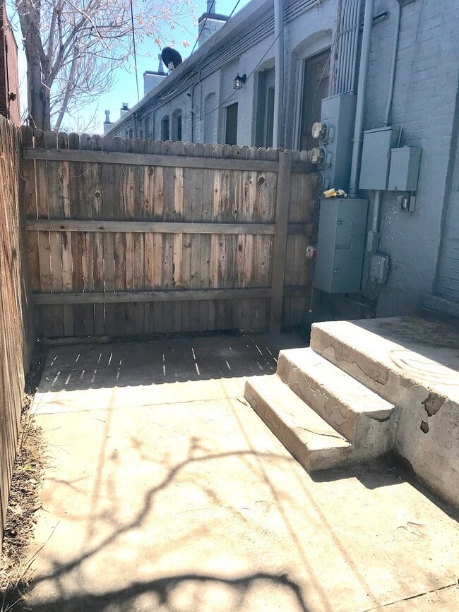 Building Photo - Available Now - 2Bedroom/1Bathroom in RiNo!