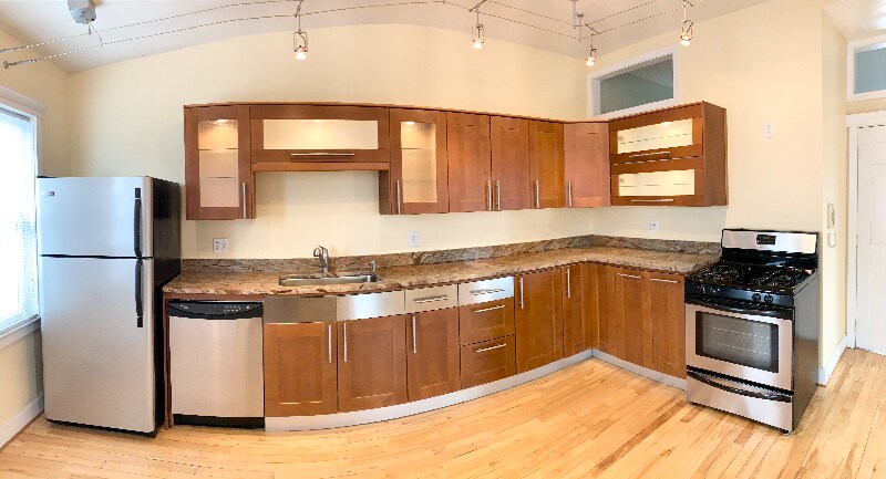 Building Photo - 13 Messenger St