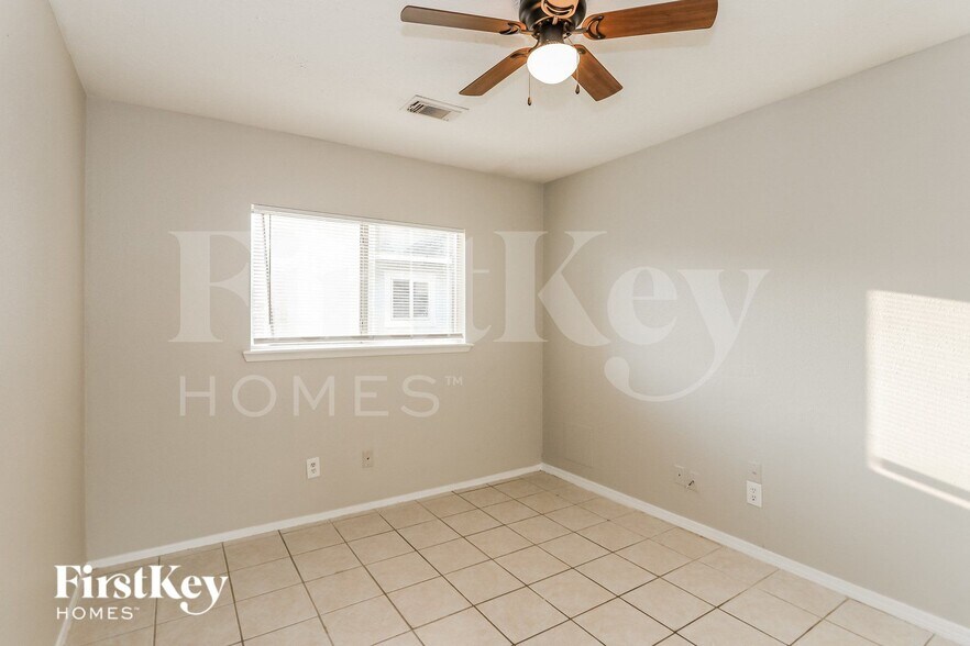 Building Photo - 6723 Valerian Ln