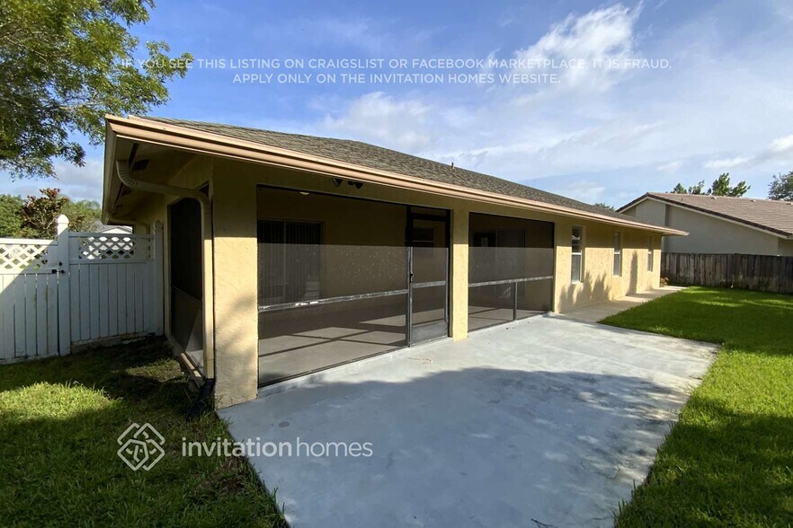 Building Photo - 2634 Yarmouth Dr