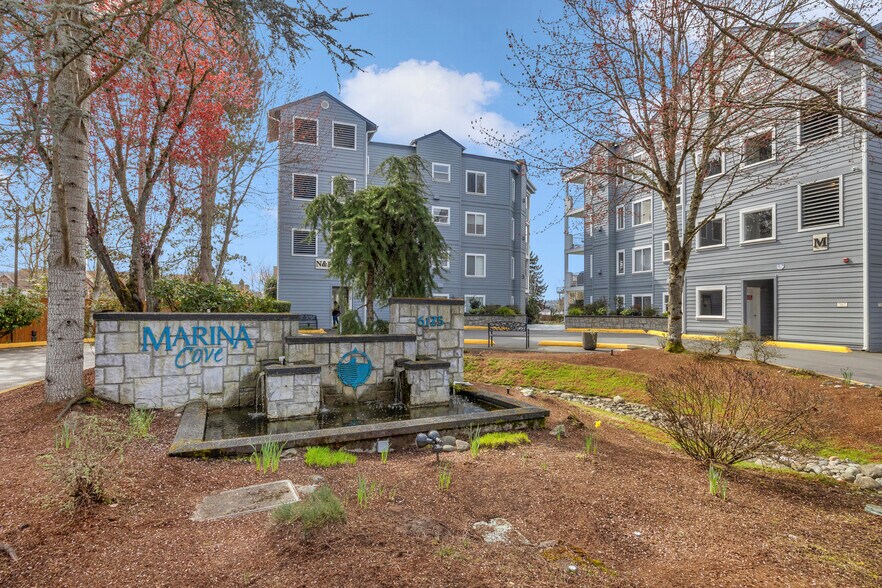 Building Photo - 6125 NE 175th St