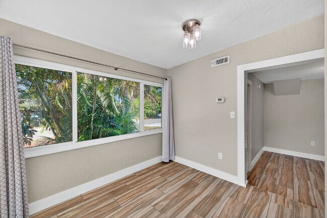 Building Photo - Spacious Gulfport Gem with Large Private Backyard and Plenty of Driveway Space