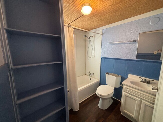 Building Photo - 201/203 Grove Avenue