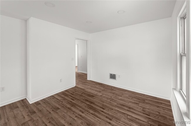 Building Photo - 8521 Sheridan Dr