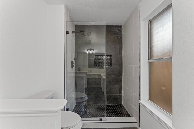 Building Photo - 17523 Hamilwood Dr