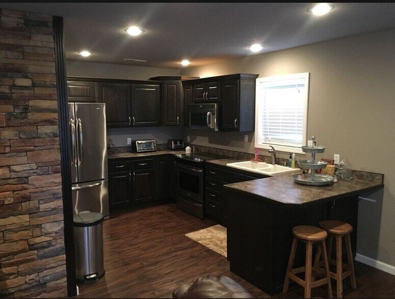 Building Photo - 497 Ripley 142e