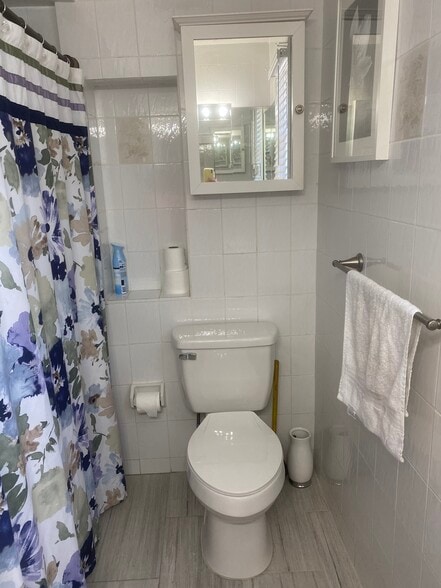 bathroom - 572-2 New Jersey Ave