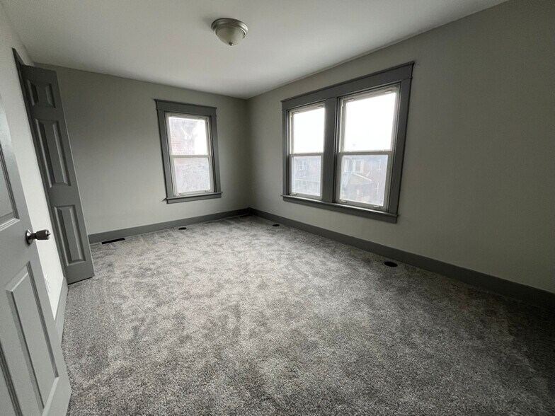 Building Photo - 284 W Maple St