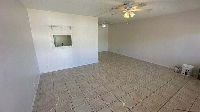 Building Photo - 625 Antioch Ave