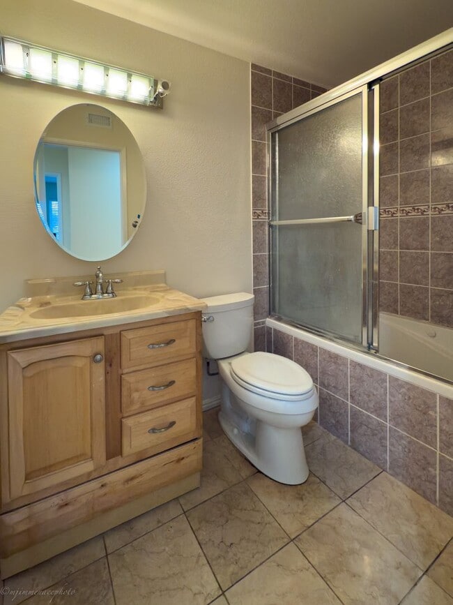 Building Photo - Beautiful 4 Bedroom, 3 Bath Home in Lemon ...