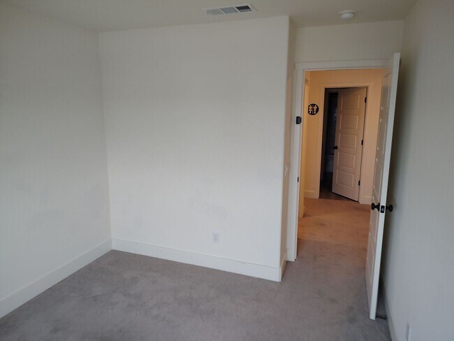 Building Photo - Spacious 5-Bedroom, 4-Bathroom House with Mother-in-Law Suite in SW Bakersfield