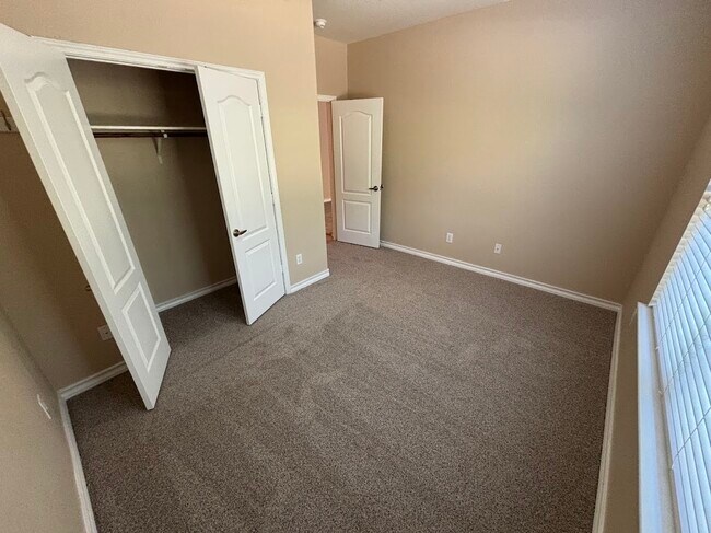 Building Photo - 10236 Grizzly Oak Dr