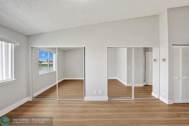 Building Photo - 4903 SW 31st Terrace