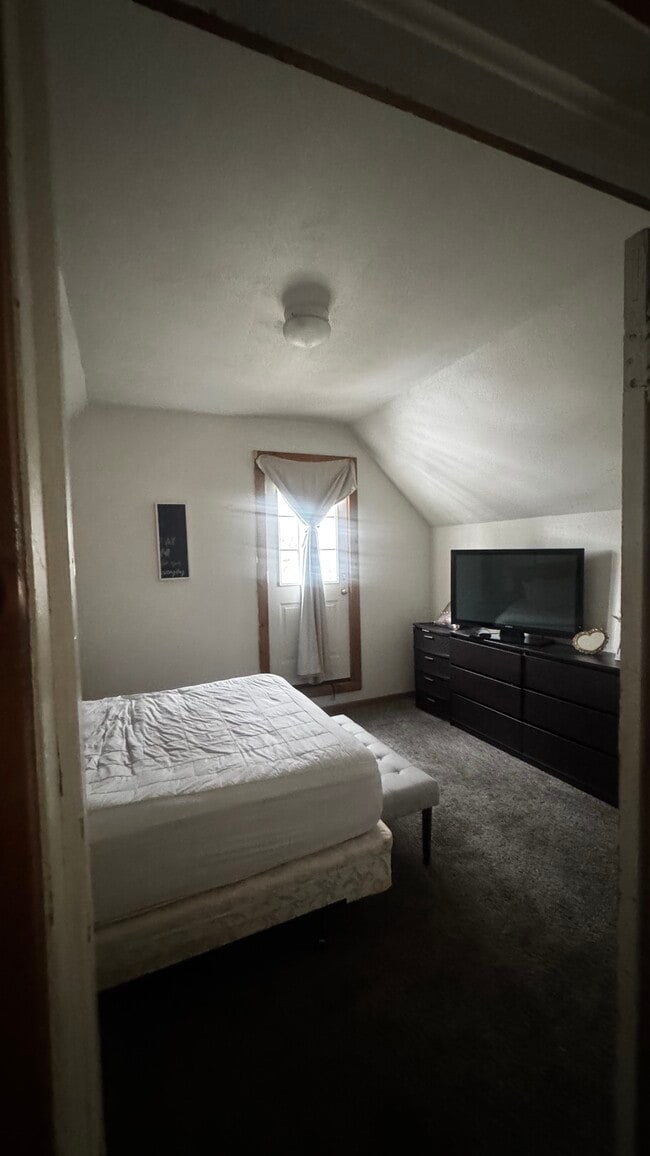 Building Photo - 246 W Main St