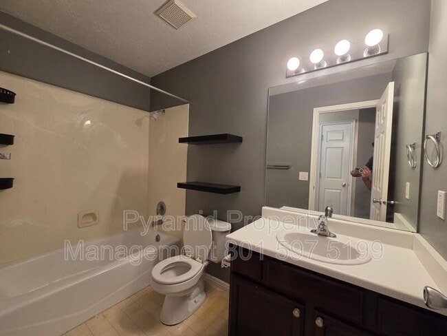 Building Photo - 2056 S 1600 W