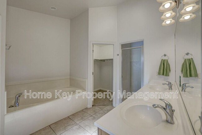 Building Photo - 259 S 300 W