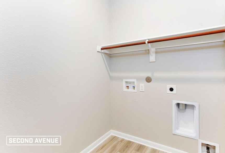 Building Photo - 2113 Jeanine Dr