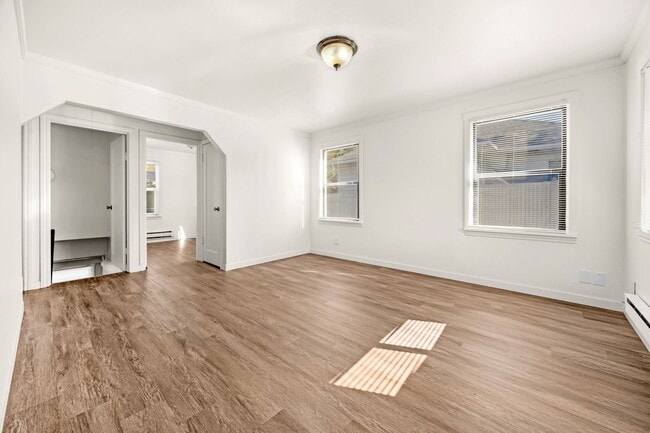 Building Photo - Two Bed 2 Bath Single Family Home Close to...