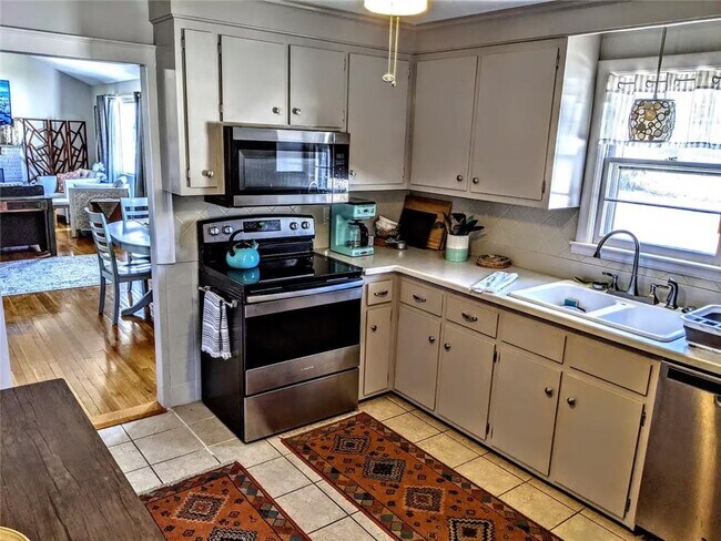 Building Photo - 5 Restmere Ter