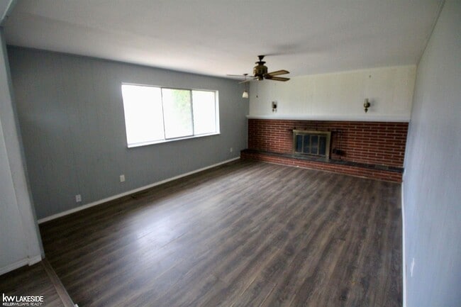 Building Photo - 18672 Beatrice St