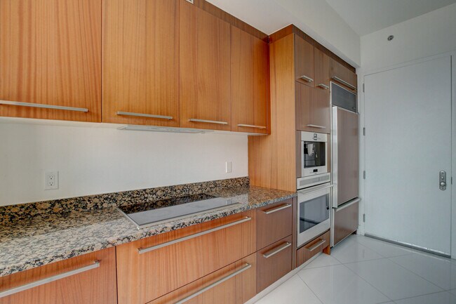 Building Photo - 15901 Collins Ave
