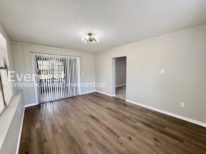 Building Photo - 2112 Wolf Rd
