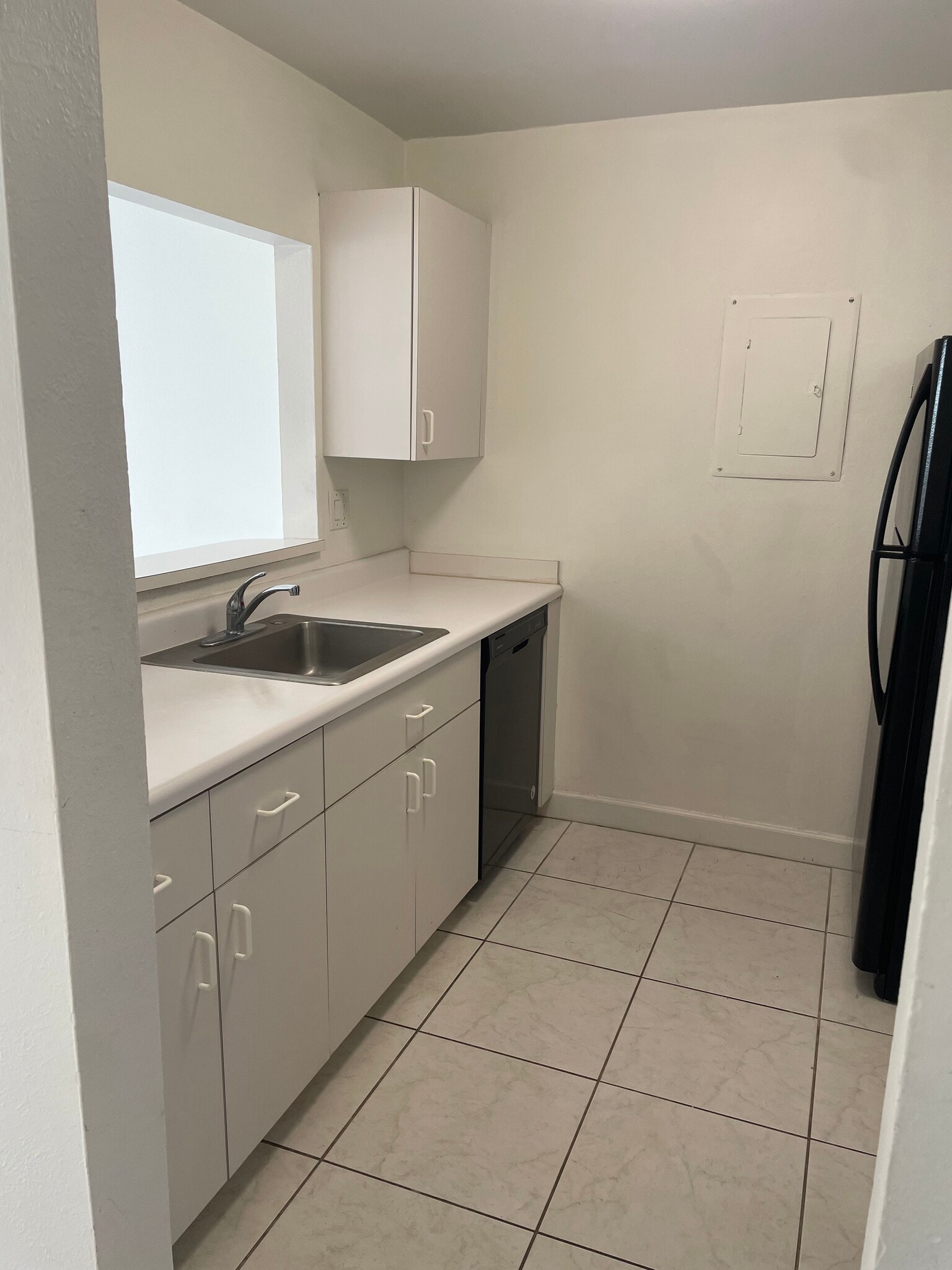 Building Photo - 2160 SW 16th Ave