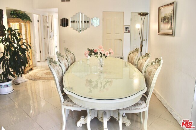 Building Photo - 1265 Bienveneda Ave