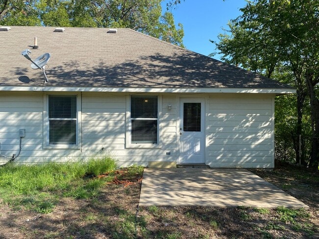 Building Photo - 301 W Prairie St