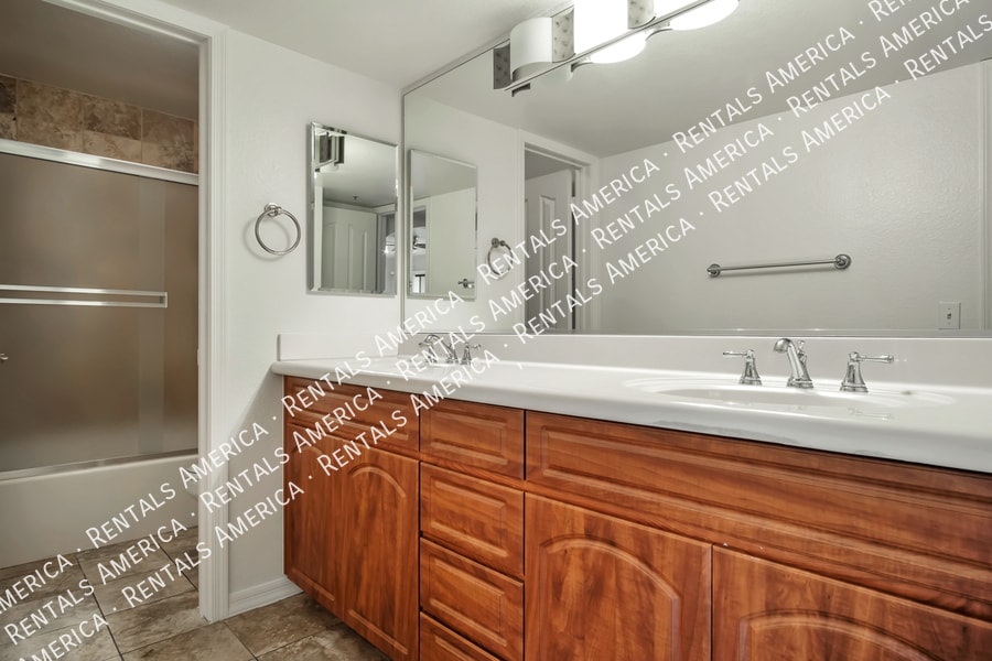 Building Photo - 5104 N 32nd St