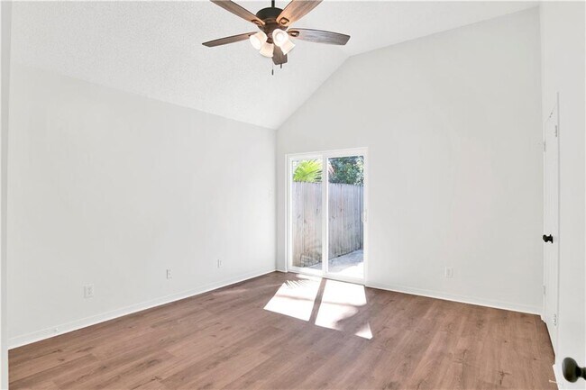 Building Photo - 5631 Bentley Ln