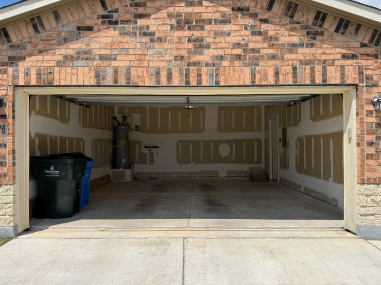 Building Photo - 206 Elderberry