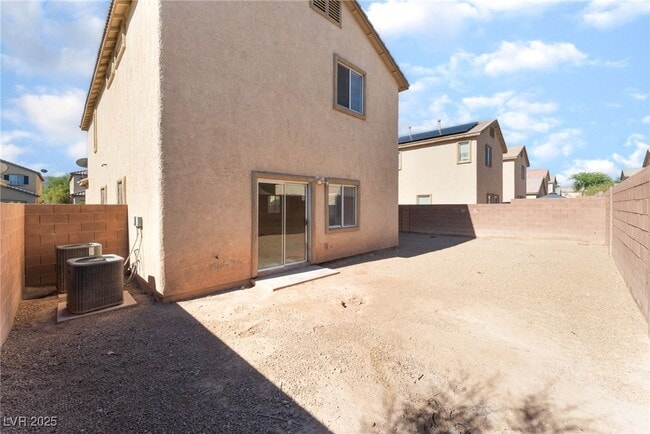 Building Photo - 32 Rosa Rosales Ct