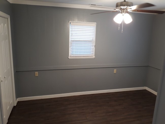 Building Photo - 215 S Berry St