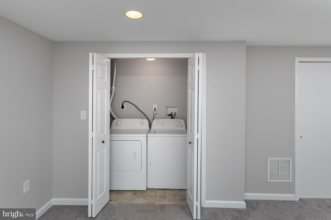 Building Photo - 31 Stone Falls Ct